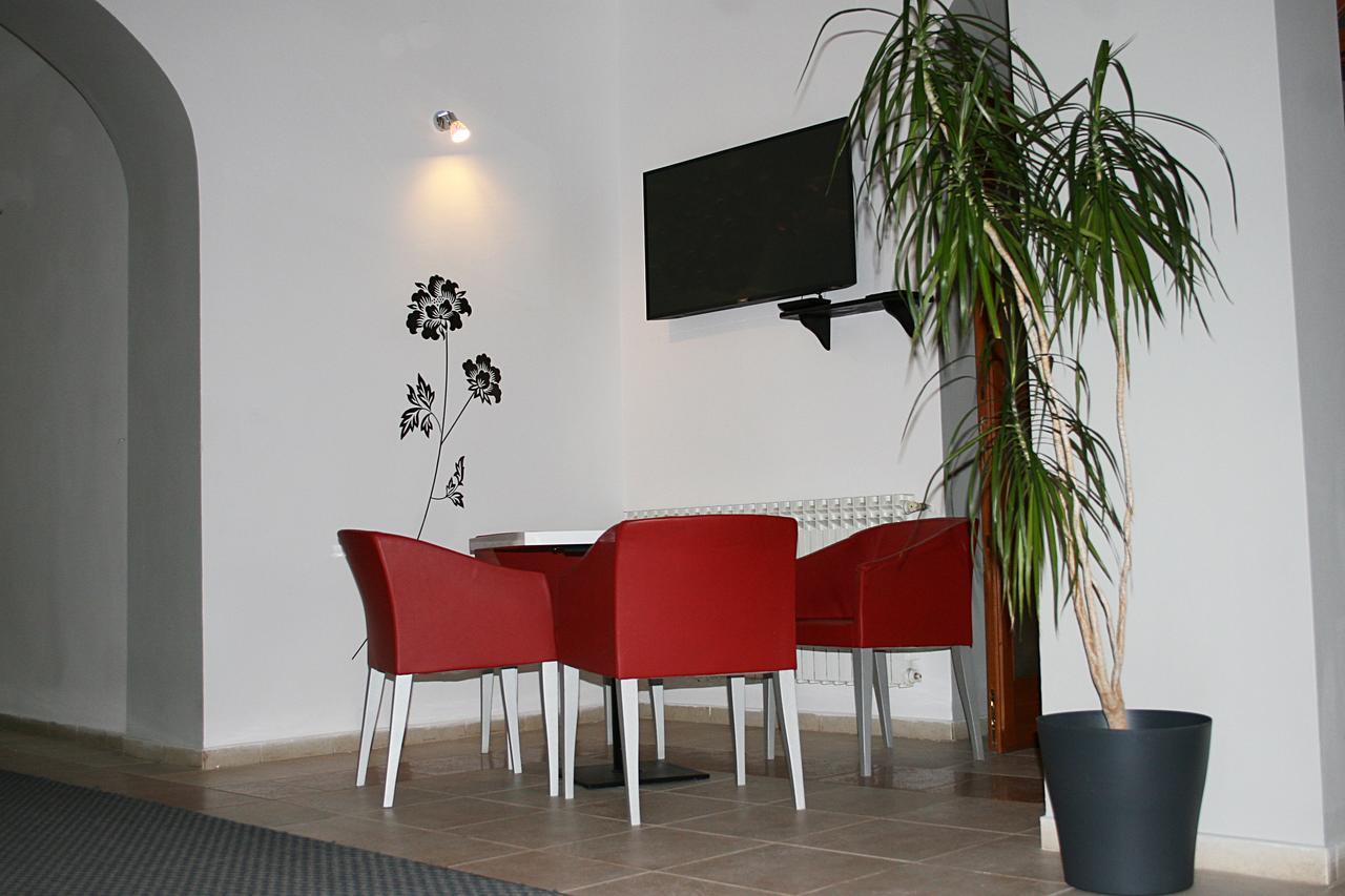 Hotel Park Drnis Bagian luar foto