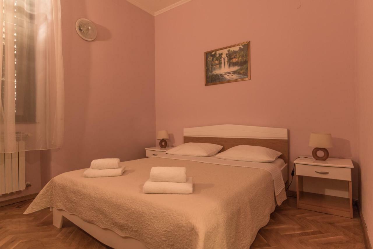 Hotel Park Drnis Bagian luar foto