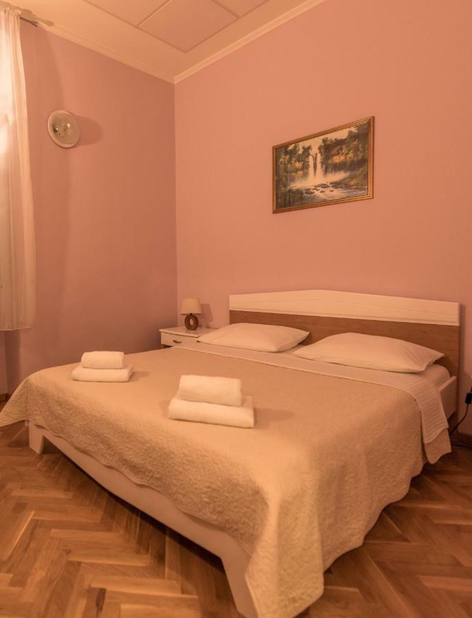 Hotel Park Drnis Bagian luar foto